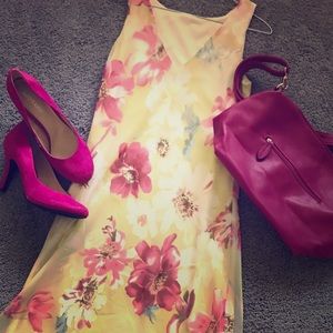 Size med dress with size nine shoes and purse